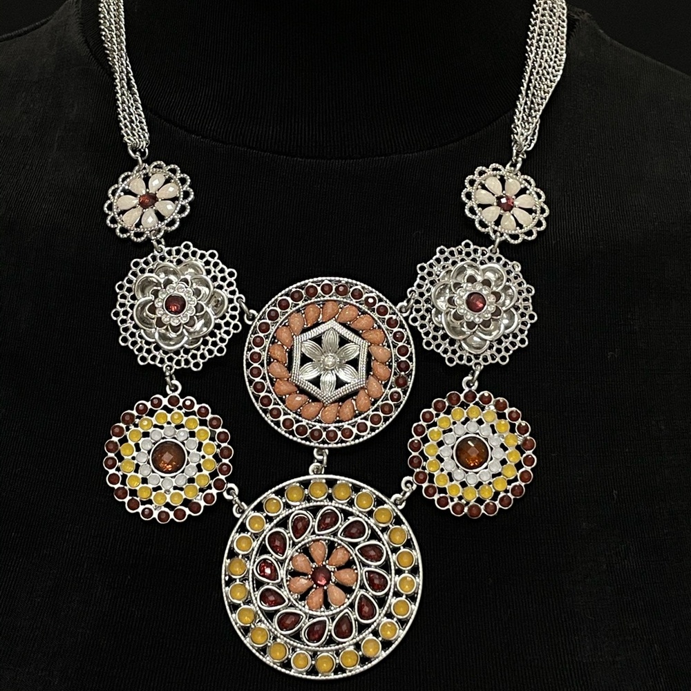 NWOT - Chico’s silver filagree & beaded medallion necklace